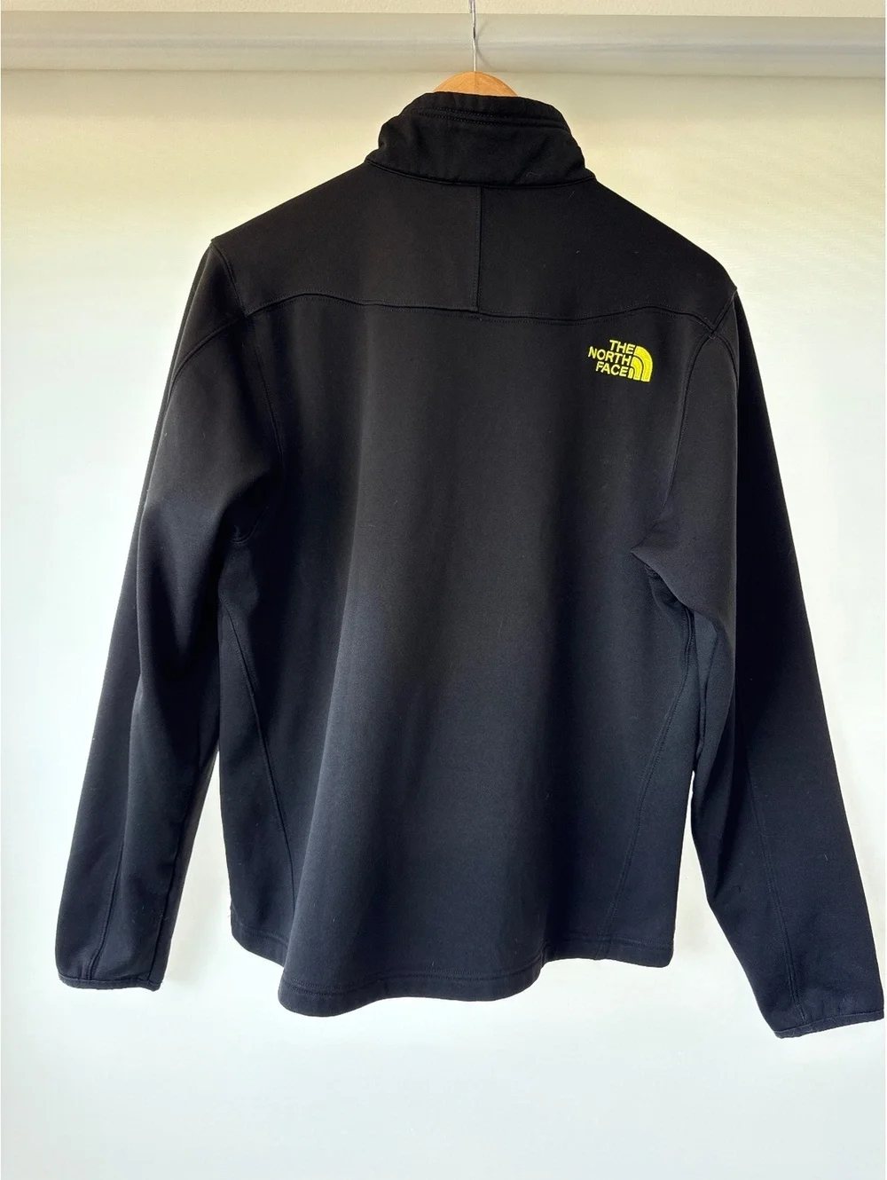 The North Face Mens Medium Black WindWall 1/4 Zip Soft Shell Jacket